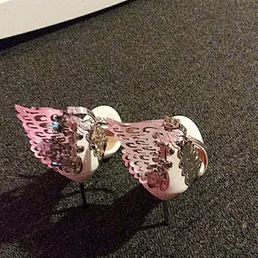 Heels - Picture 2 of 3